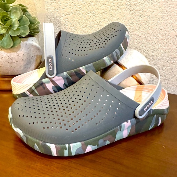 CROCS Shoes - Crocs LiteRide 360 Gray and Pink Camo Sandals/Clogs - NWOT - Size 11